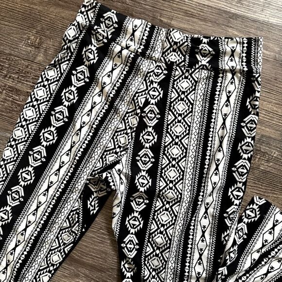 Unbranded  Black and White Patterned Flare Pants Size Small - Picture 5 of 6